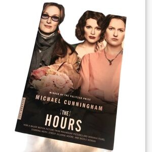 THE HOURS by MICHAEL CUNNINGHAM Classic Book
